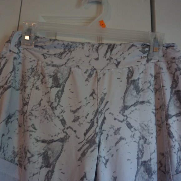 White Marble Crop Leggings - Picture 3 of 7